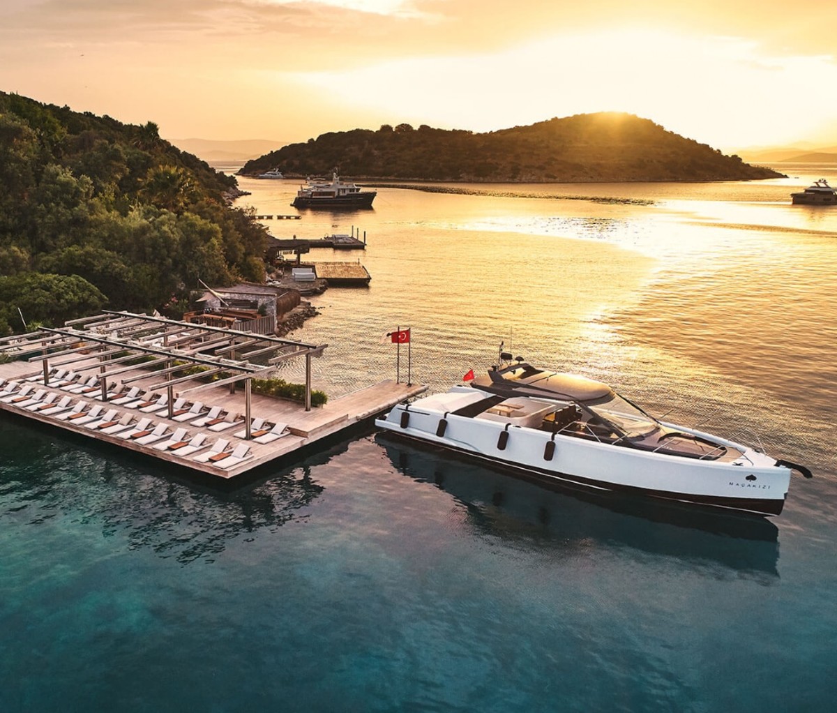 Visit one of these luxury hotels from around the world to enjoy a wonderful and wonderful experience.