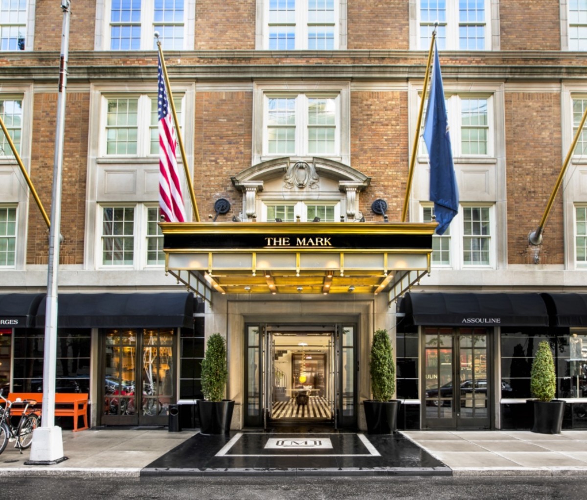 Visit one of these luxury hotels from around the world to enjoy a wonderful and wonderful experience.