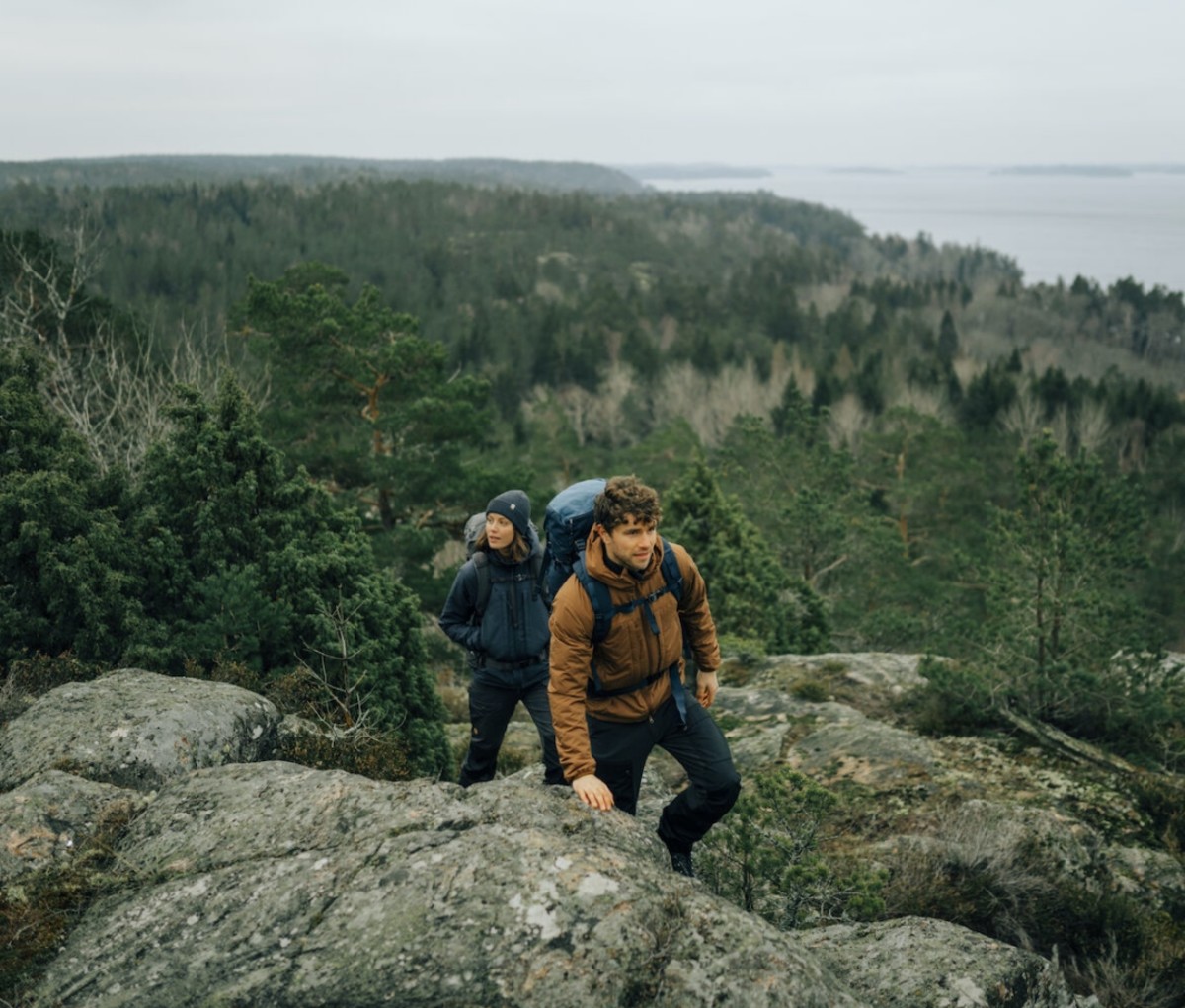 Man and a woman wearing Fjällräven on a hike