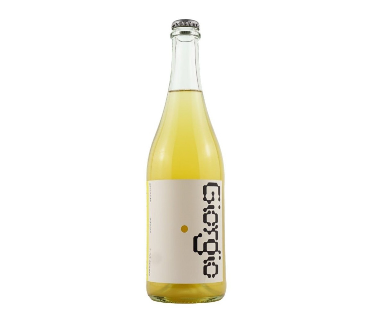 A bottle of Wonderwerk Giorgio Riesling Pet-Nat wine.