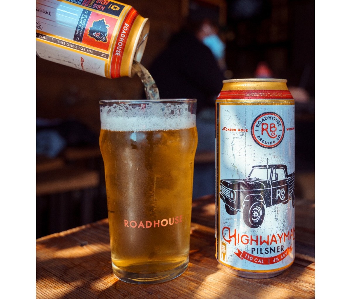 Can of Roadhouse Highwayman Pilsner being poured into a pint glass