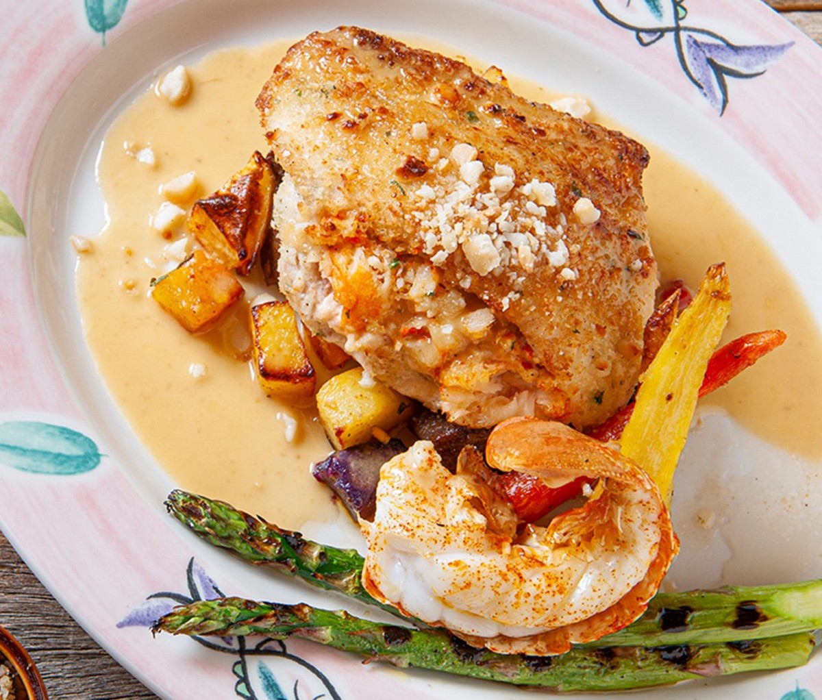 Experience Culinary Nirvana at These Iconic Restaurants 5 Mama’s Fish House