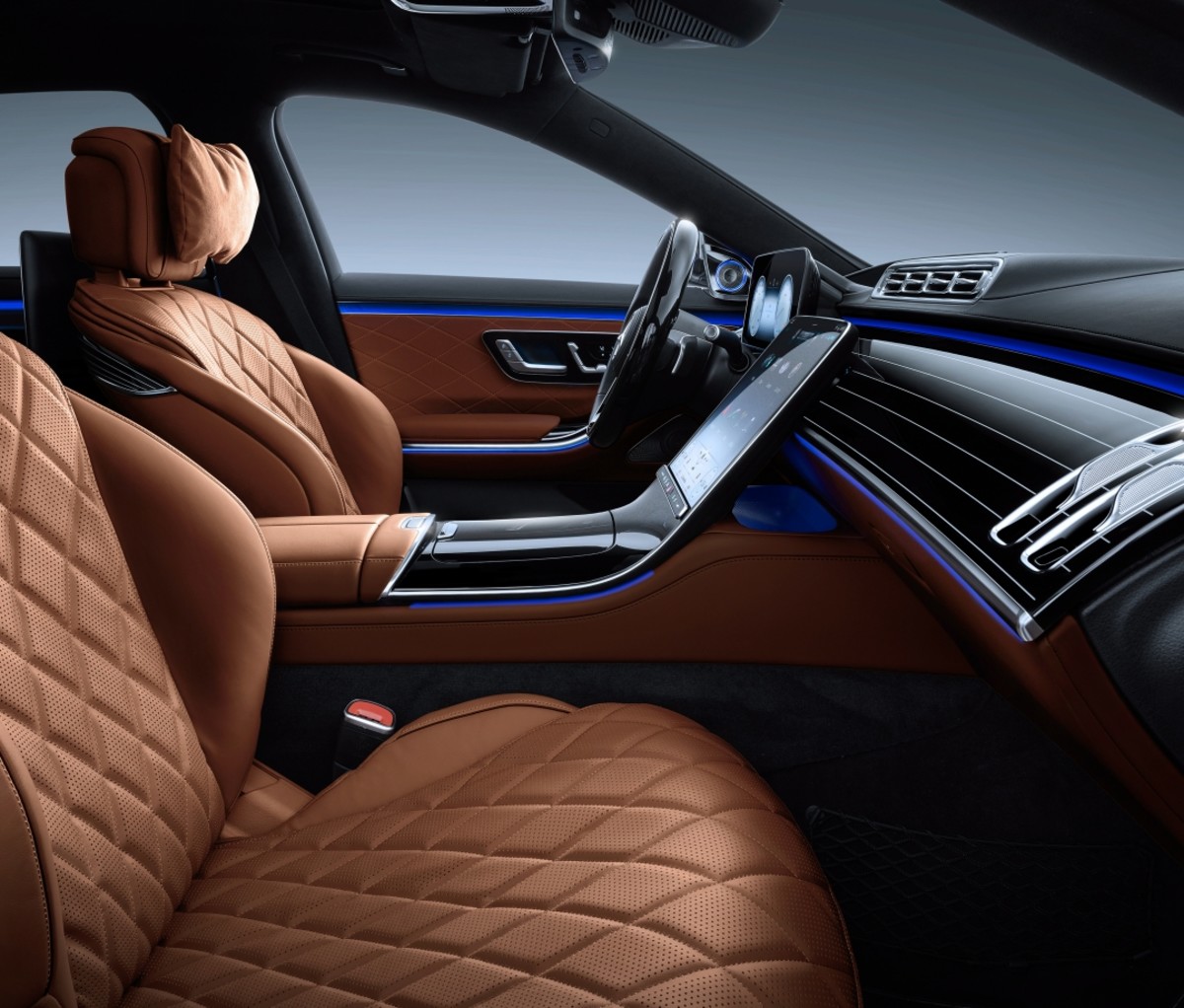 The brown leather interior of the 2021 Mercedes-Benz S-Class