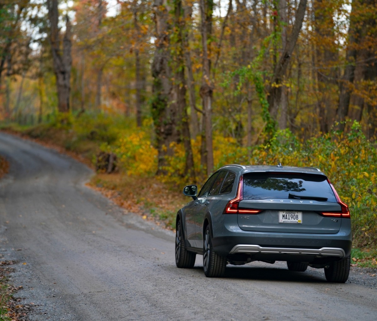 Volvo V90 Cross Country on a gravel road in fall