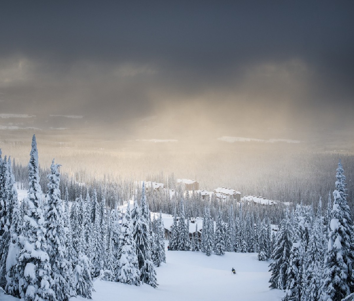 Downhill skiing at Big White Ski Resort