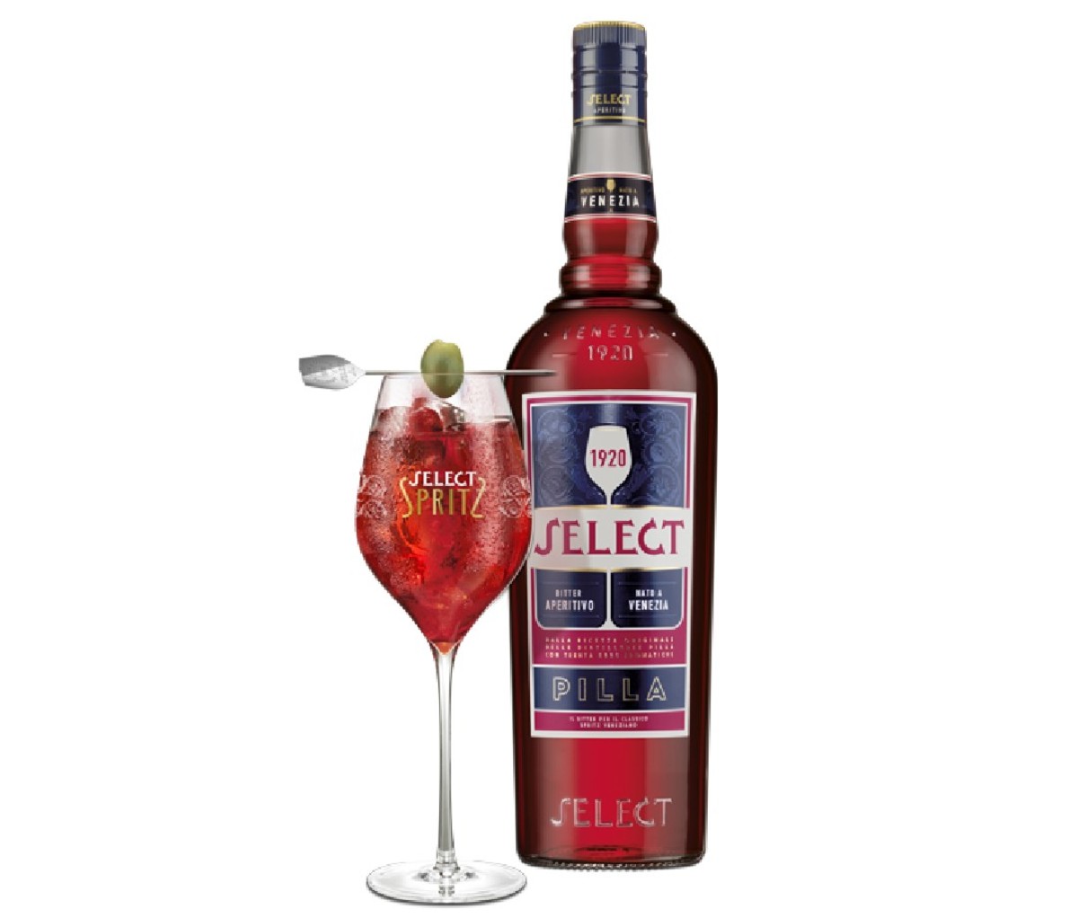 Bottle of Select Aperitivo beside a cocktail in a stemmed glass