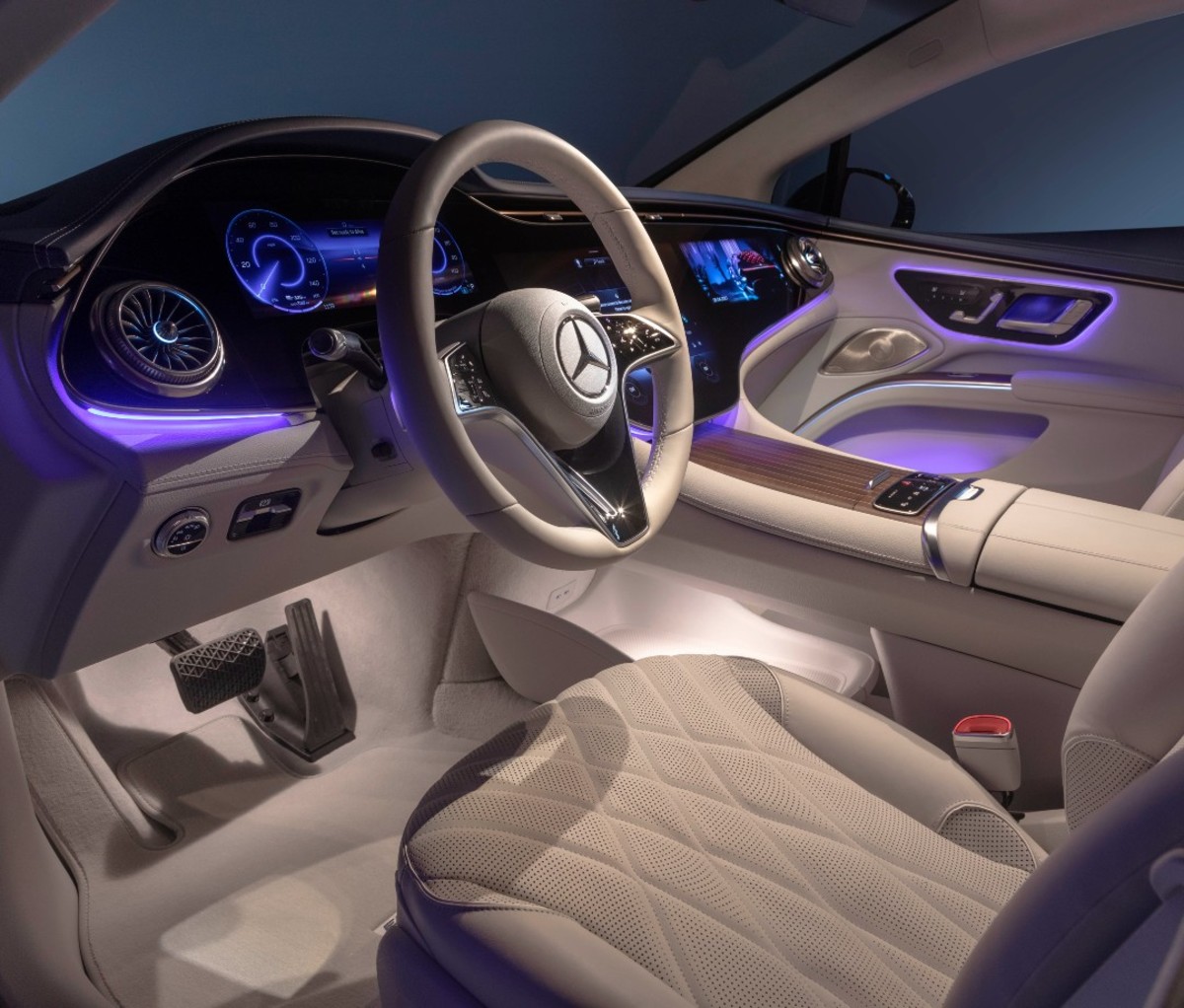 Mercedes-Benz EQS 580 4MATIC Sedan interior