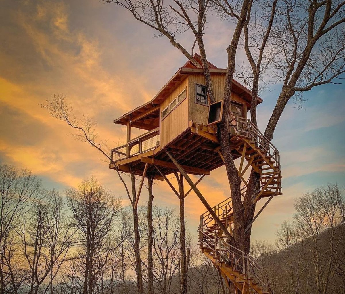 Raven Rock Treehouse from Airbnb's Instagram account