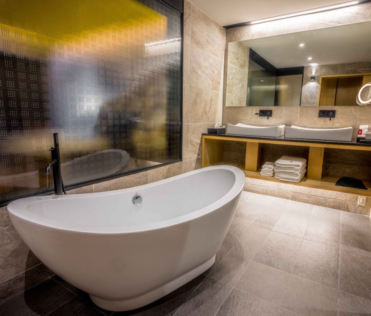 Luxury hotel bathroom with tub