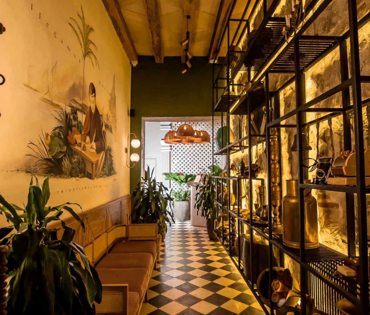 Mar Y Zielo entrance with shelves on the right and a checkered floor