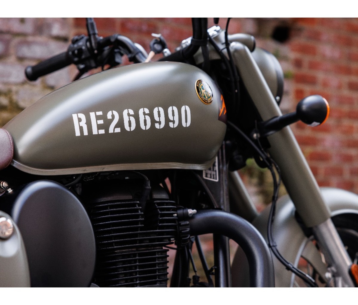 Close up of RE# on the tank of a retro styled Royal Enfield Classic 350