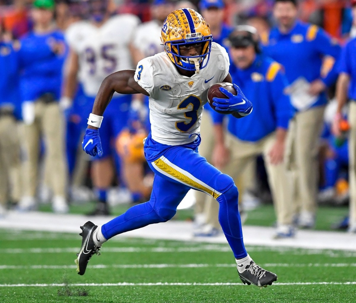 Jordan Addison runs the ball downfield during a Pitt football game.