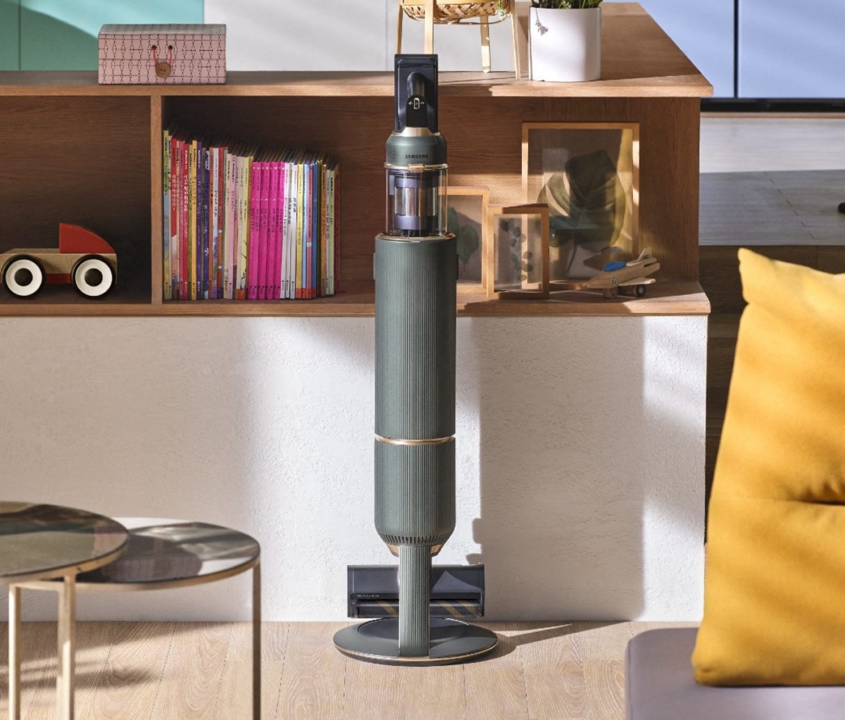 Bespoke Jet cordless stick vacuum with all-in-one Clean Station in Woody Green.