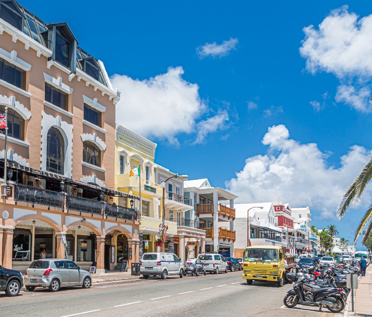Street scene in downtown Hamilton, Bermuda
