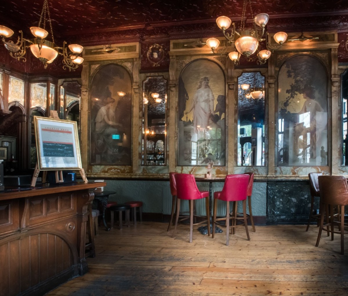 Interior of the Viaduct Tavern in London