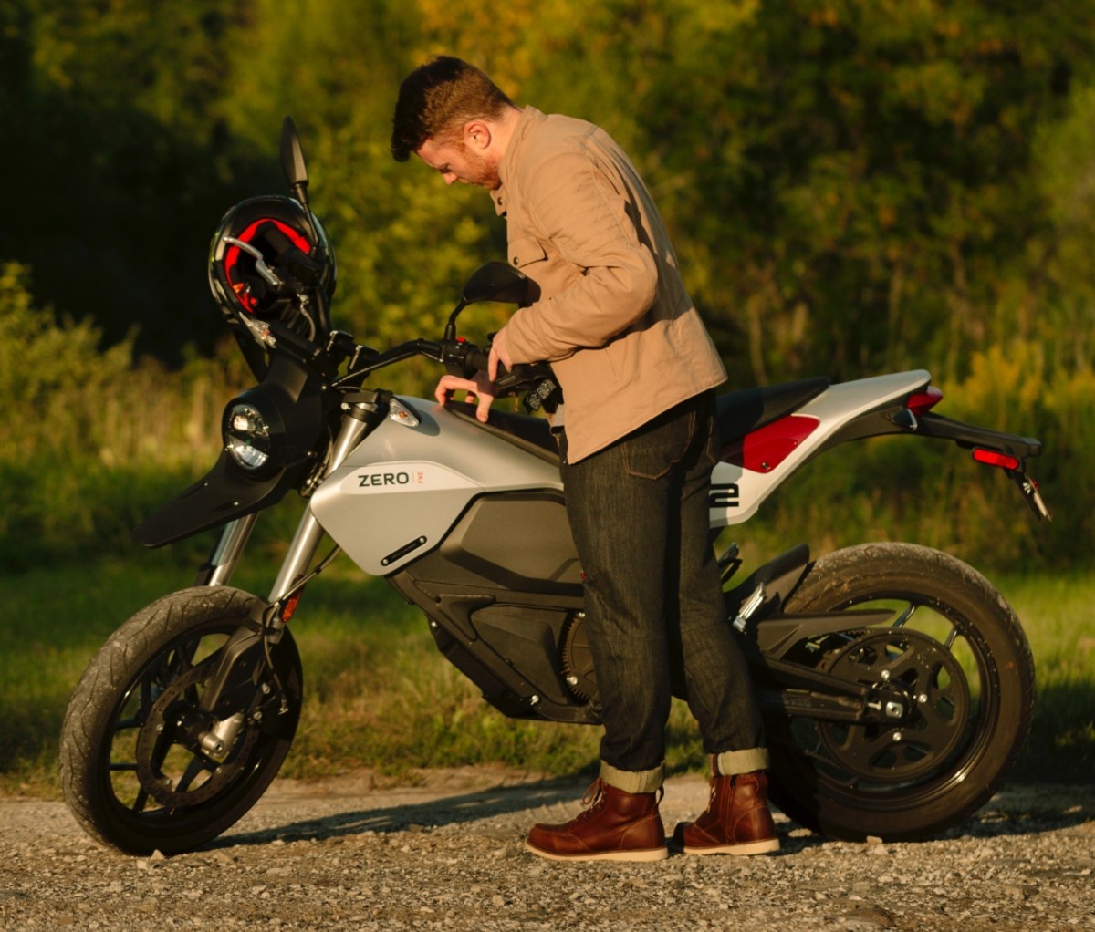 Man standing next to a Zero FXE motorcycle.