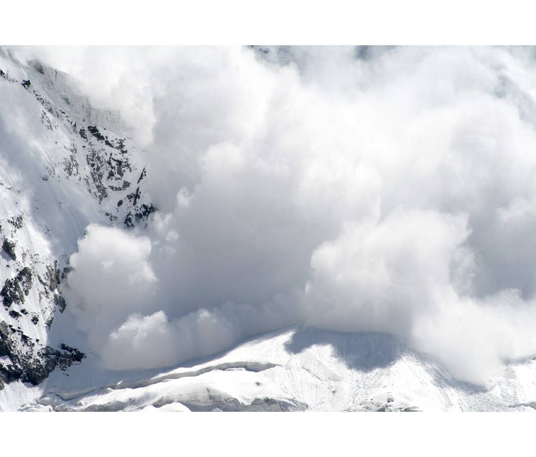 Avlanche image on a mountain.
