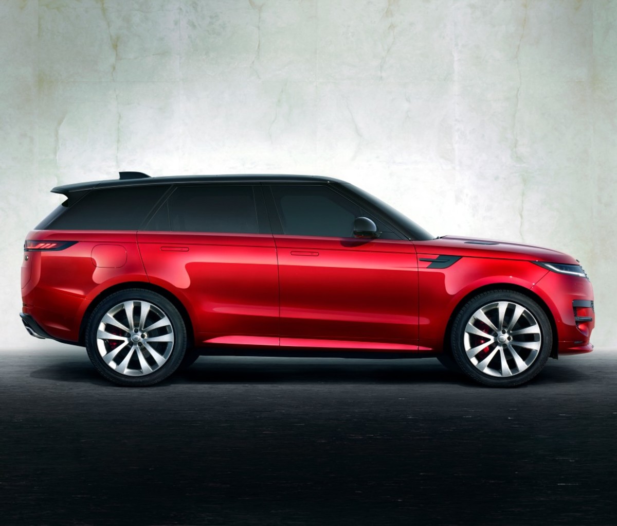 A side view of the 2023 Range Rover Sport.