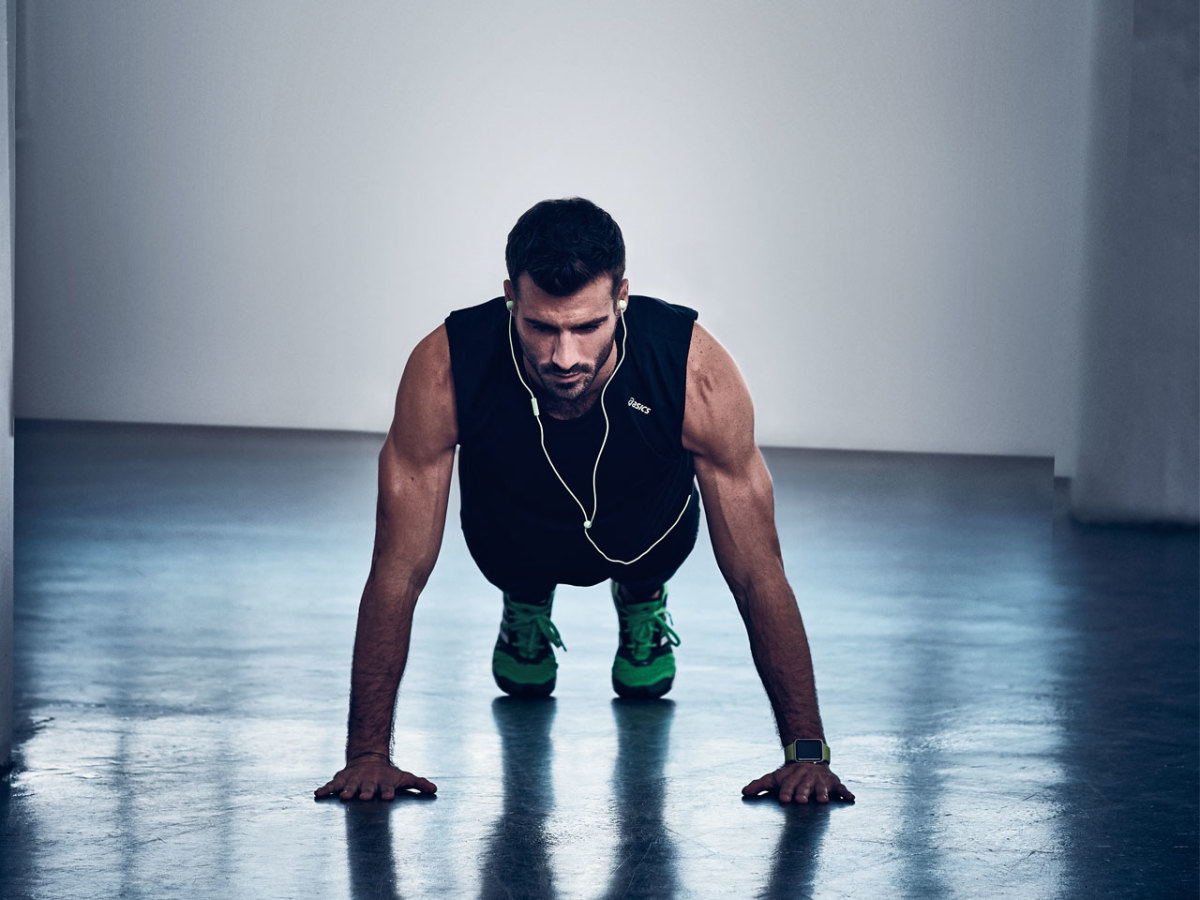 An Expert's Guide To What Causes Love Handles (And How To Lose Them)