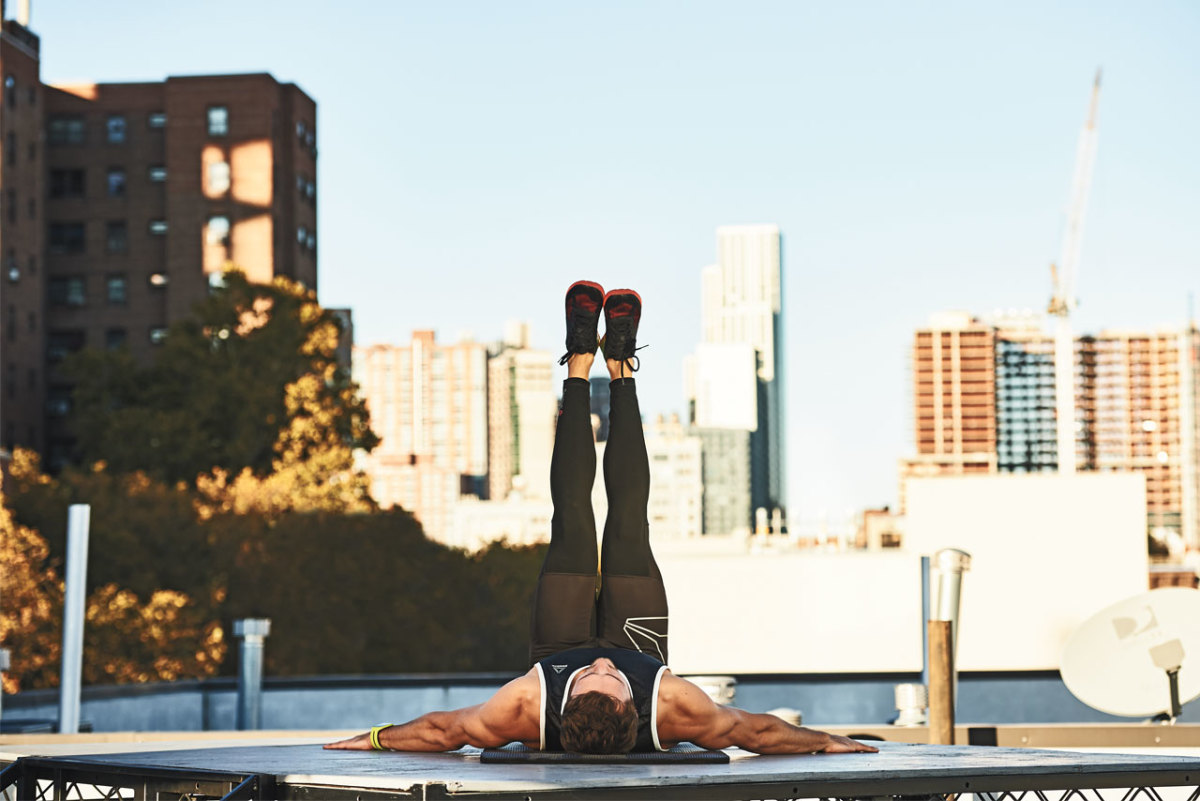 How to do a 'windshield wiper,' the ultratough ab move that works your